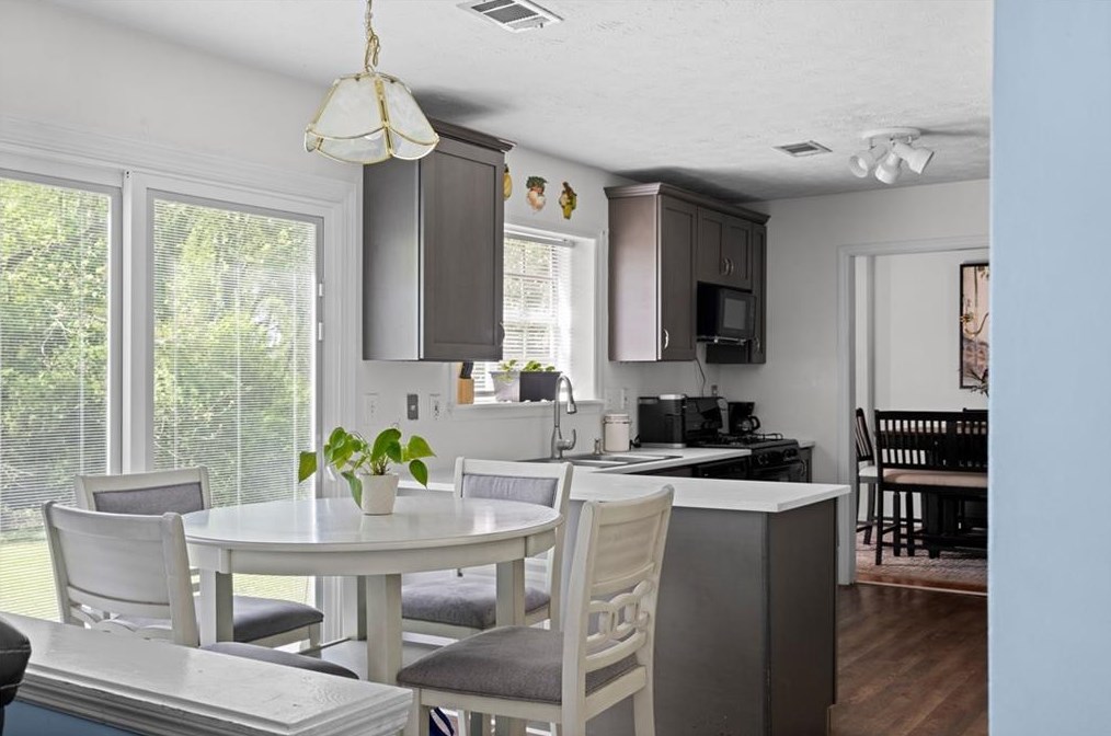 3945 Wintersweet Dr, Decatur GA  30034-5200 exterior