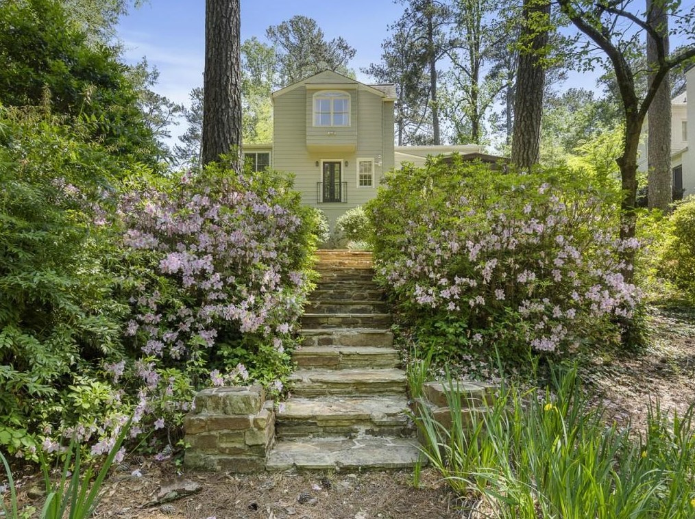 946 Winall Down Rd, Atlanta GA  30319-1142 exterior
