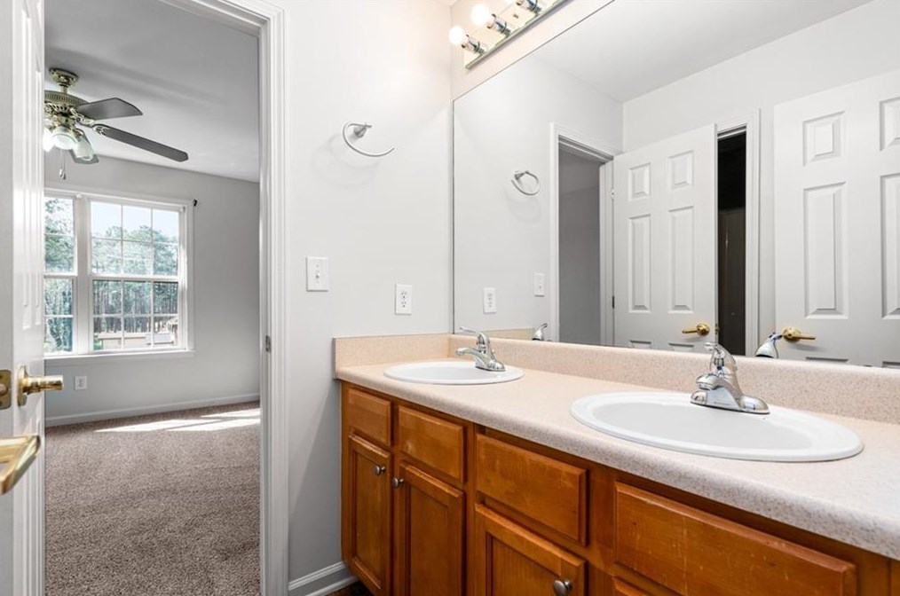 2876 Alden Green Trl, Atlanta GA  30344-3805 exterior