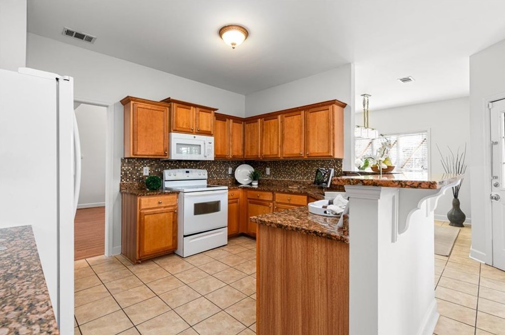 2876 Alden Green Trl, Atlanta GA  30344-3805 exterior