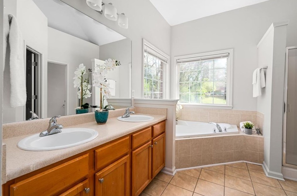 2876 Alden Green Trl, Atlanta GA  30344-3805 exterior