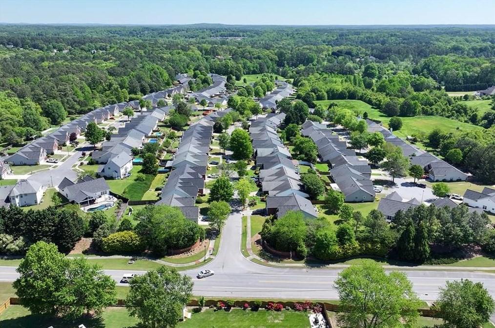1372 Culverstone Dr, Lawrenceville GA  30043-4770 exterior