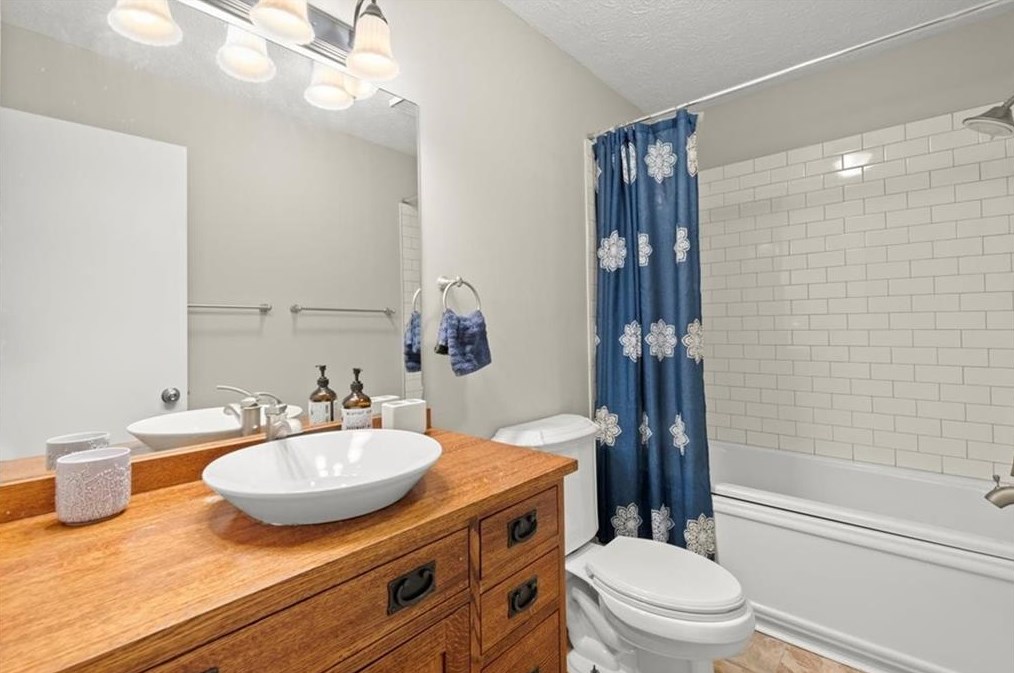 3513 Vinings North Trce, Smyrna GA  30080-4583 exterior