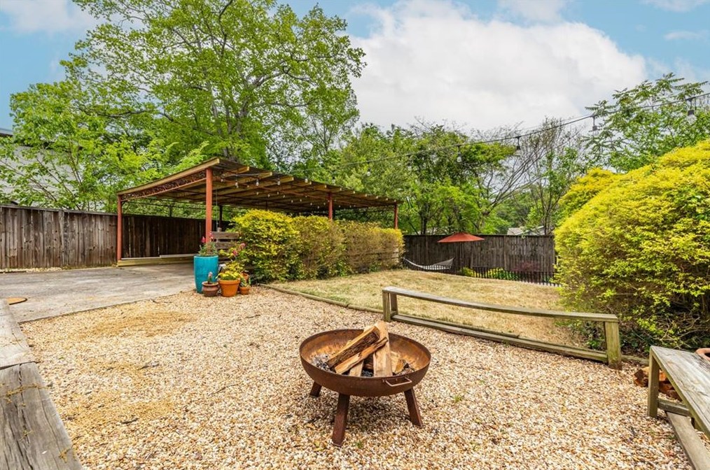 208 Mead Rd, Decatur GA  30030-3623 exterior