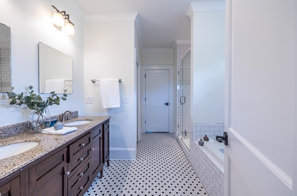 208 Mead Rd, Decatur GA  30030-3623 exterior