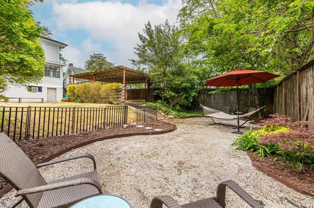 208 Mead Rd, Decatur GA  30030-3623 exterior