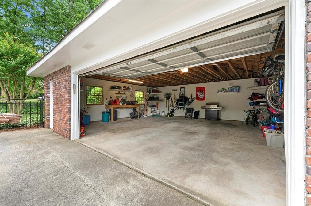 2040 Argyle Dr, Smyrna GA  30080-3812 exterior