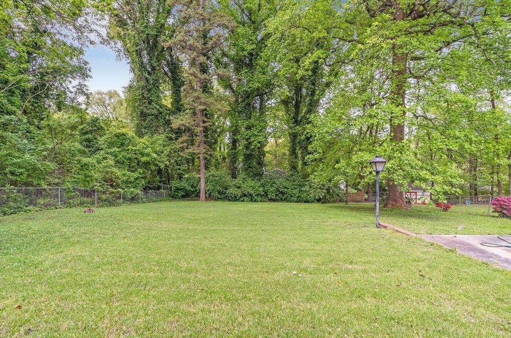 1483 Thomas Rd, Decatur GA  30030-4624 exterior