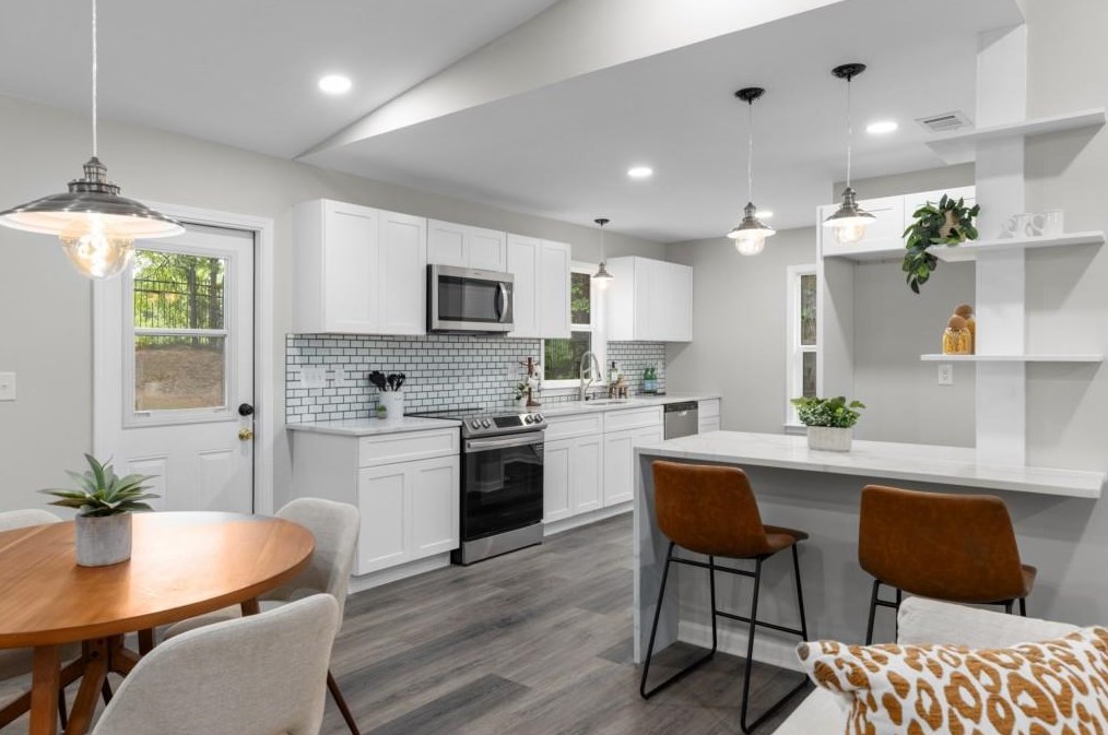 1019 Regis Rd, Atlanta GA  30315-7615 exterior