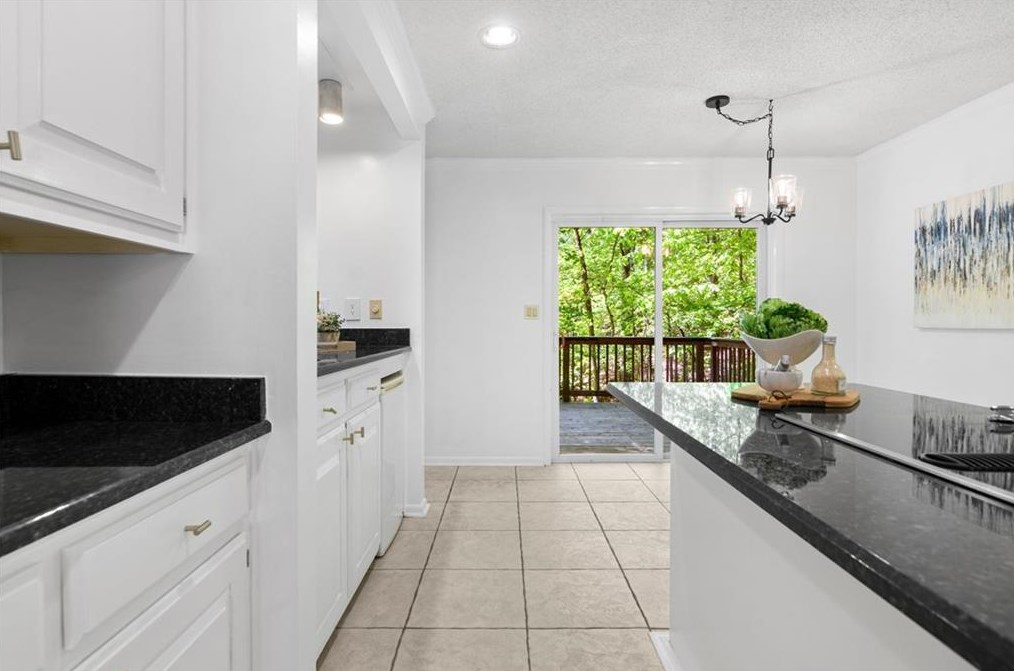 715 Lake Top Way, Roswell GA  30076-3038 exterior