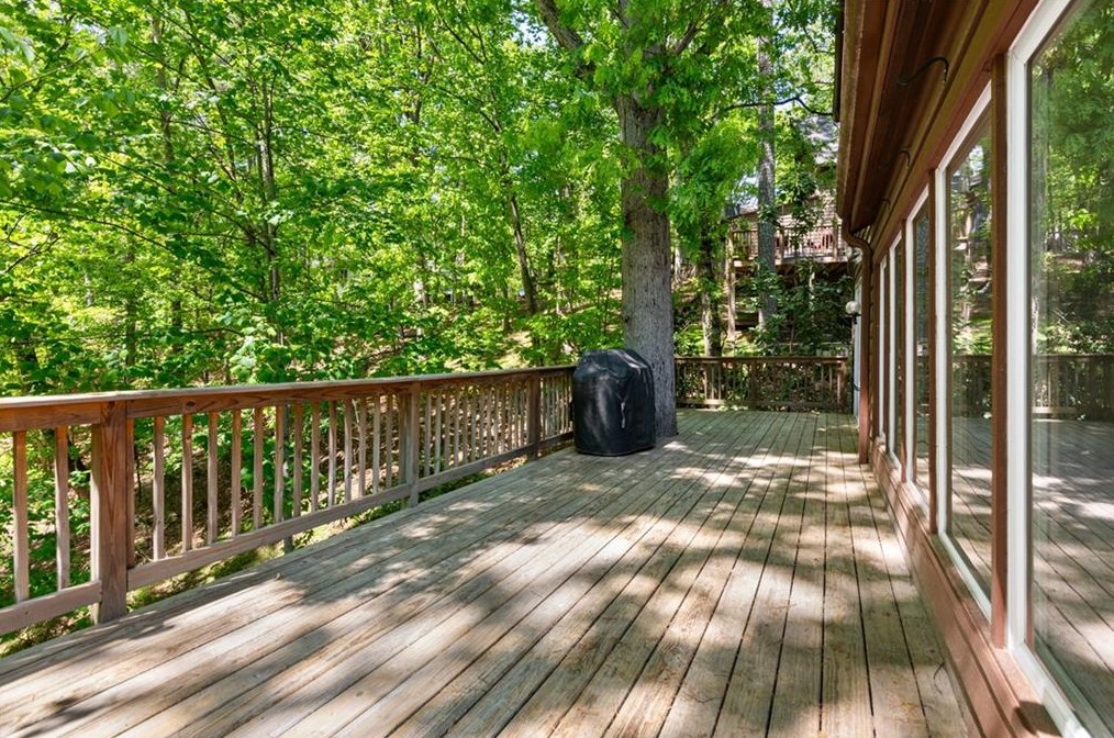 715 Lake Top Way, Roswell GA  30076-3038 exterior