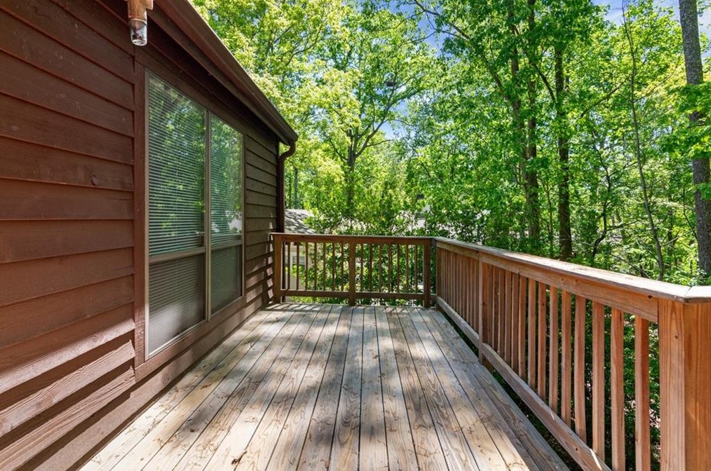 715 Lake Top Way, Roswell GA  30076-3038 exterior