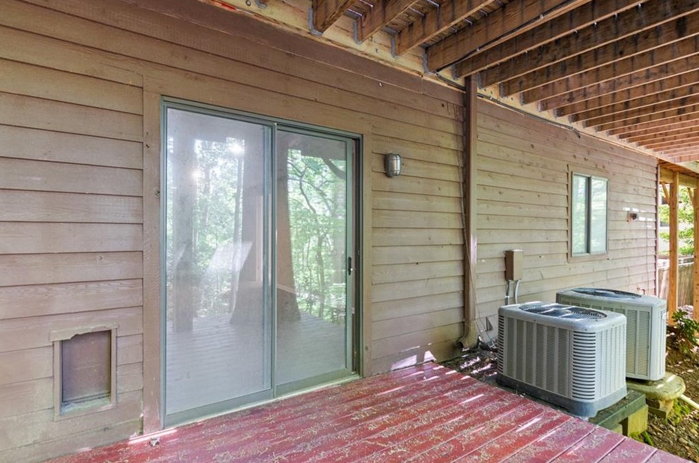 715 Lake Top Way, Roswell GA  30076-3038 exterior
