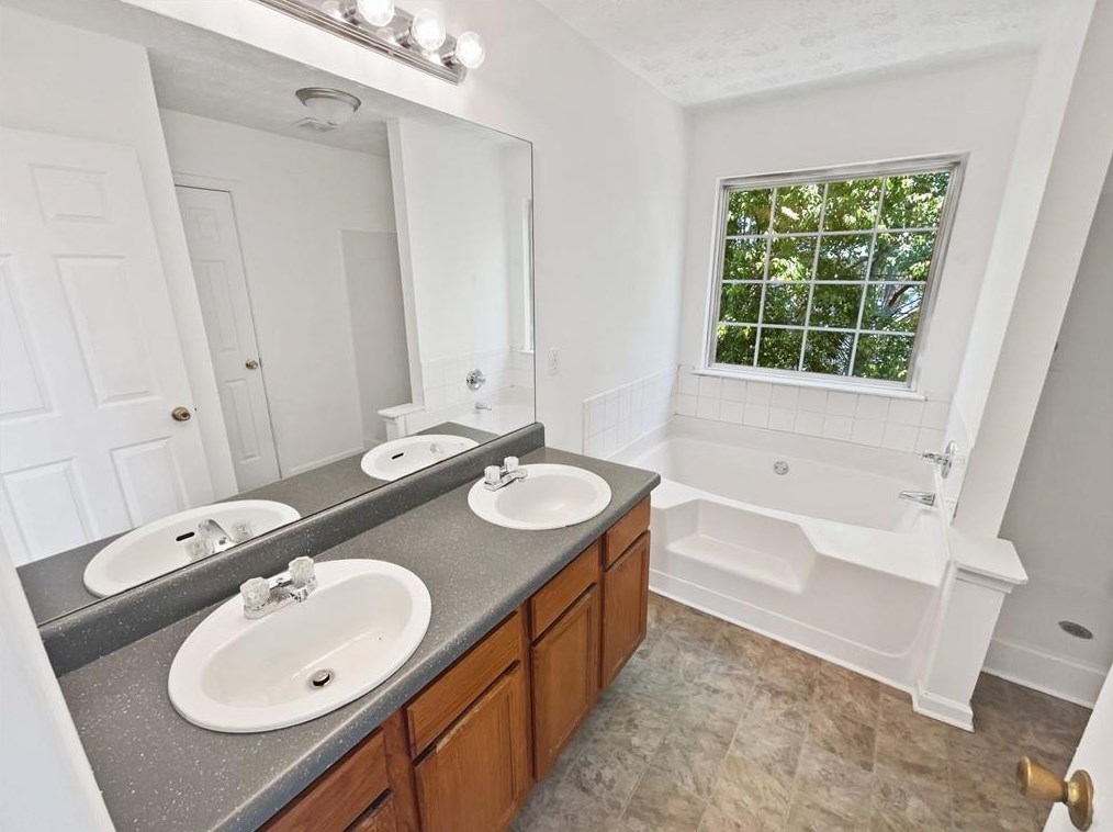 7058 Red Maple Ln, Lithonia GA 30058-2997 exterior