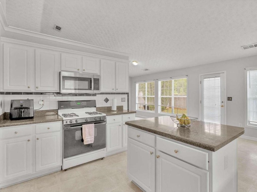 3182 Kings Bay Cir, Decatur GA  30034-7122 exterior