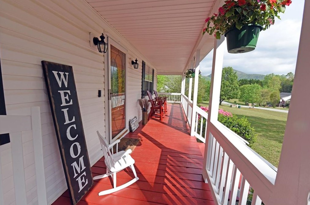 23 Huntingdon Dr, Cleveland GA  30528-3134 exterior
