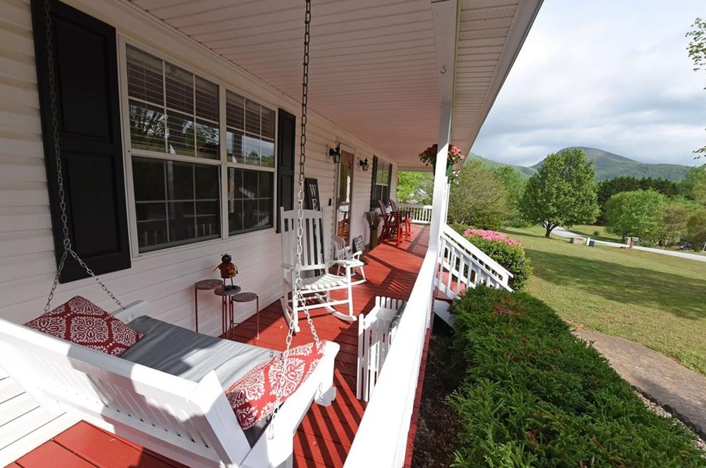 23 Huntingdon Dr, Cleveland GA  30528-3134 exterior