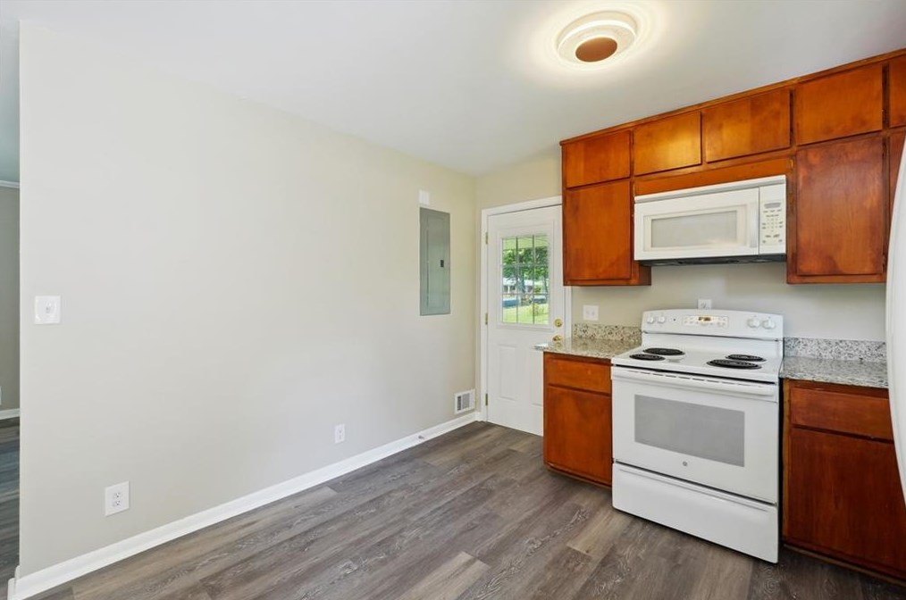 925 Meadow Rock Dr, Stone Mountain GA  30083-3503 exterior
