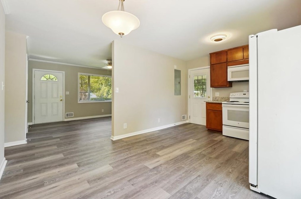 925 Meadow Rock Dr, Stone Mountain GA  30083-3503 exterior