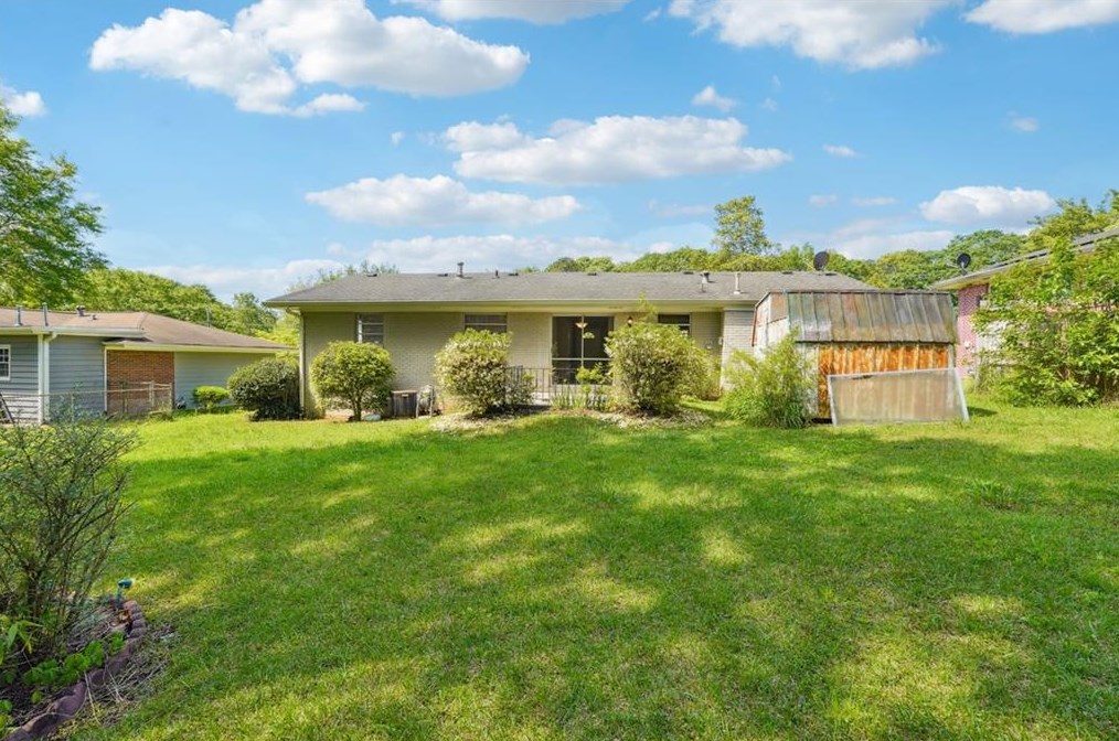 925 Meadow Rock Dr, Stone Mountain GA  30083-3503 exterior