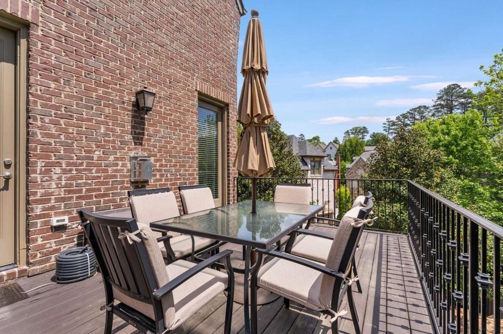 1743 Buckhead Ln, Atlanta GA 30324-6103 exterior