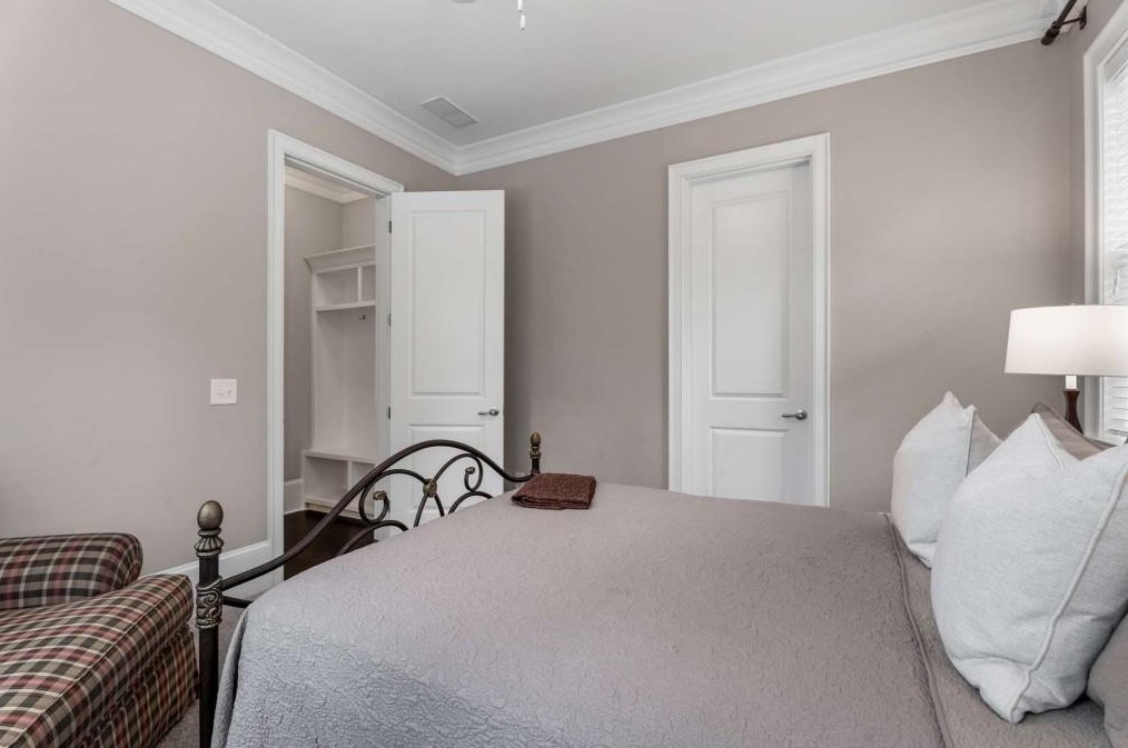 1743 Buckhead Ln, Atlanta GA 30324-6103 exterior