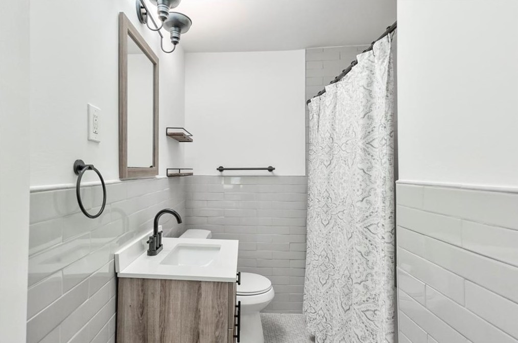 3461 Pinehill Dr, Decatur GA  30032-3032 exterior