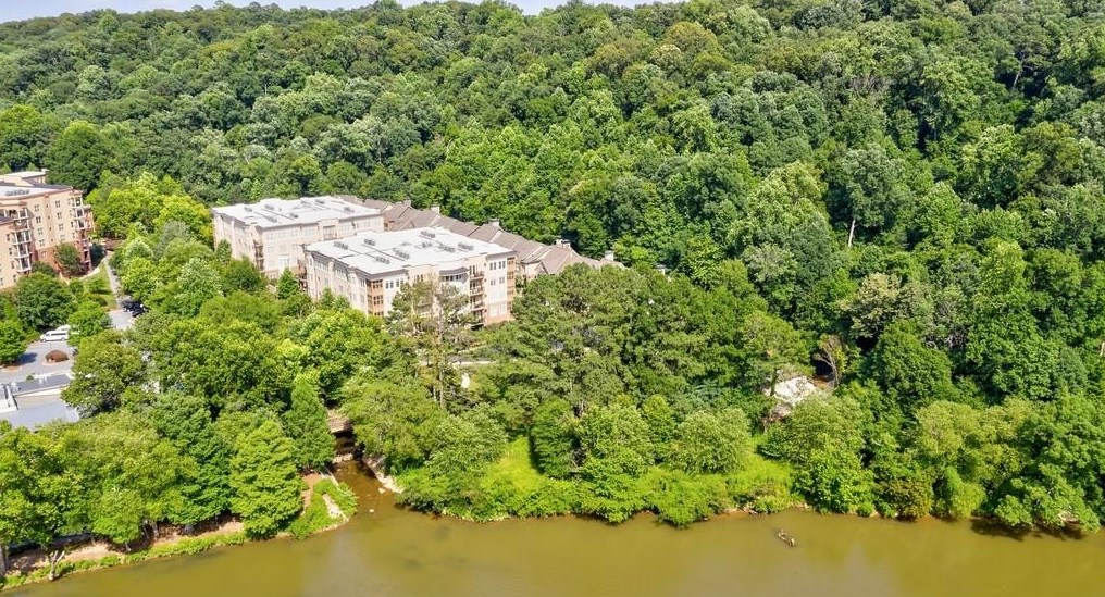 1016 River Vista Dr, Atlanta GA  30339-2956 exterior