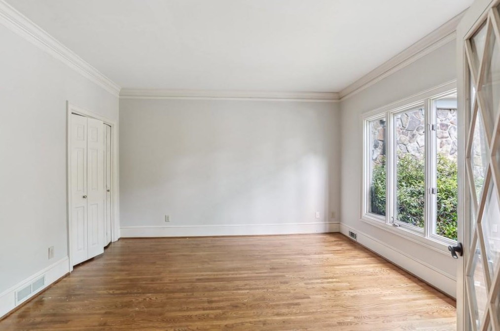 100 Spindale Ct, Atlanta GA  30350-1060 exterior