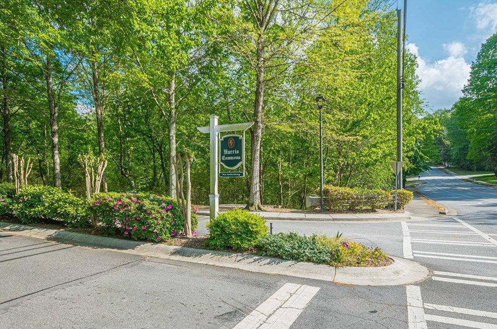 1268 Harris Commons Pl, Roswell GA  30076-4653 exterior