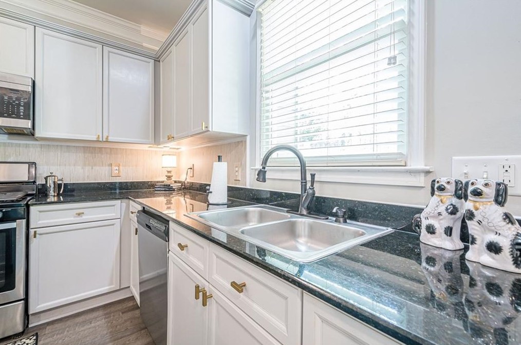 1268 Harris Commons Pl, Roswell GA  30076-4653 exterior