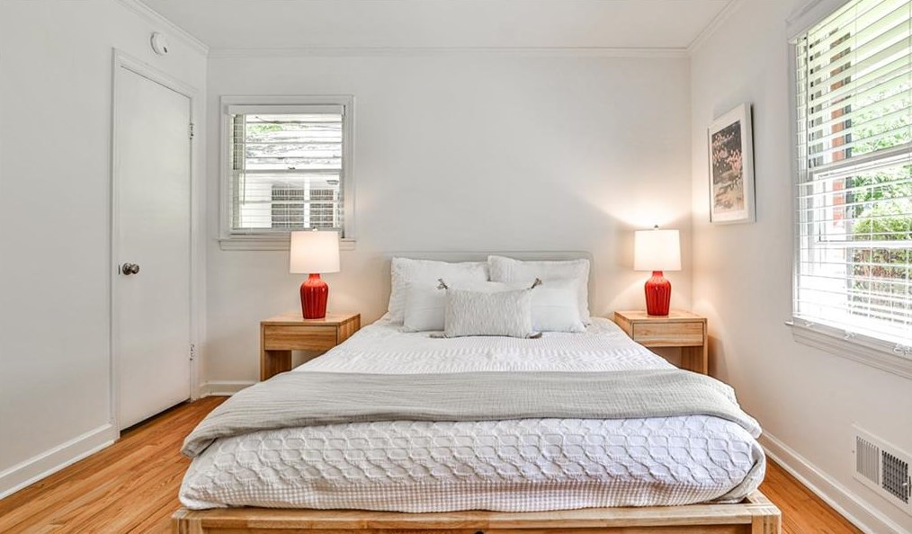 1052 Valley Dr, Decatur GA  30033-4207 exterior