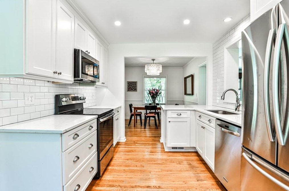 1052 Valley Dr, Decatur GA  30033-4207 exterior