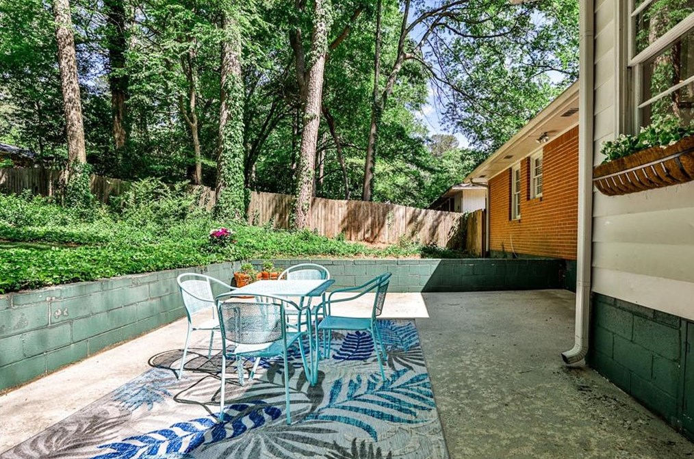 1052 Valley Dr, Decatur GA  30033-4207 exterior