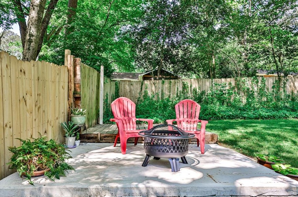 1052 Valley Dr, Decatur GA  30033-4207 exterior