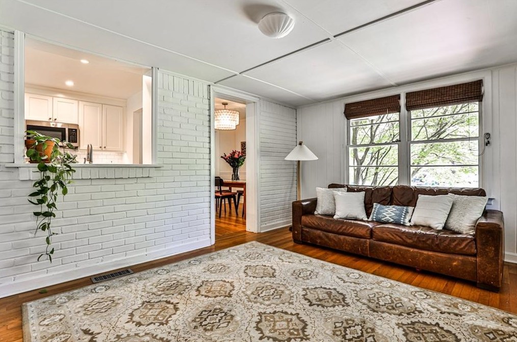 1052 Valley Dr, Decatur GA  30033-4207 exterior