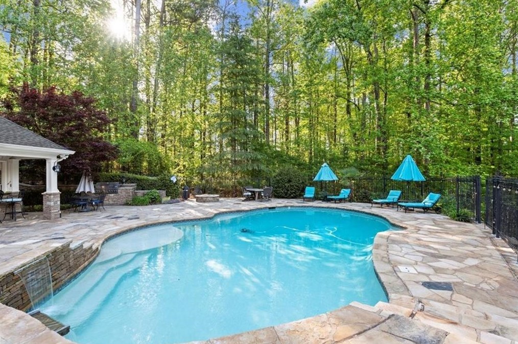 15205 White Columns Dr, Alpharetta GA  30004-8221 exterior