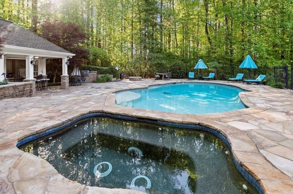 15205 White Columns Dr, Alpharetta GA  30004-8221 exterior