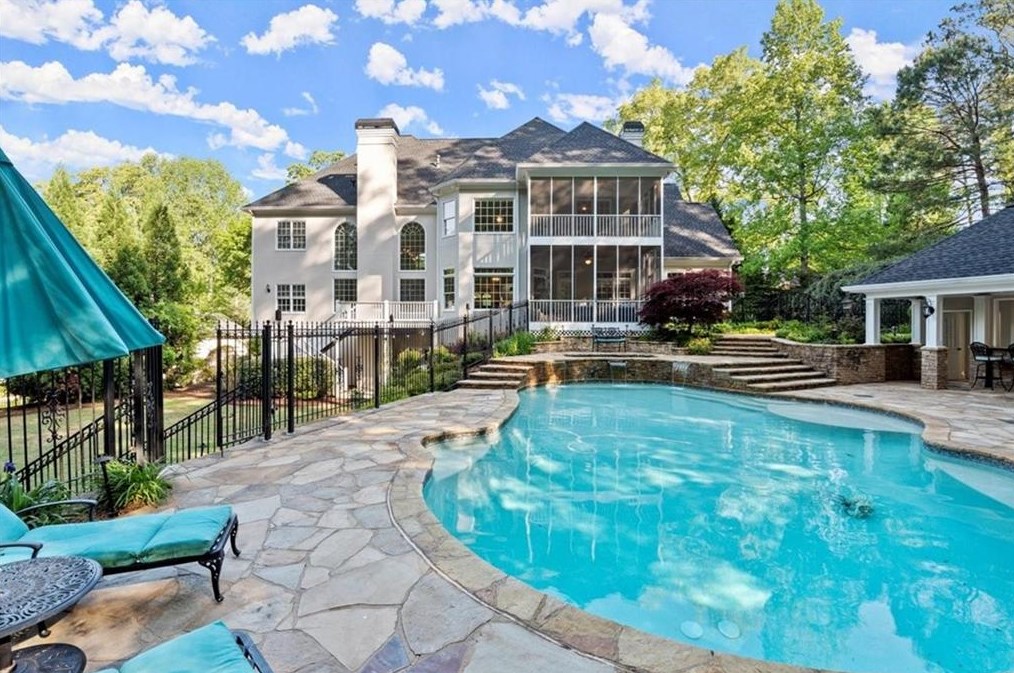 15205 White Columns Dr, Alpharetta GA  30004-8221 exterior