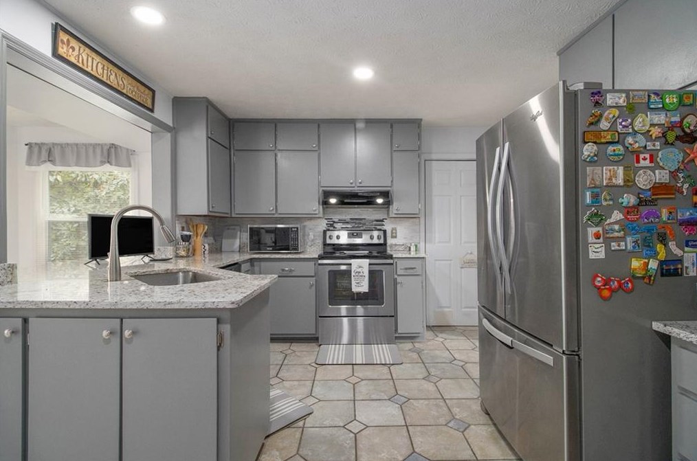 3883 Johnson Dr, Lithonia GA 30039-8446 exterior