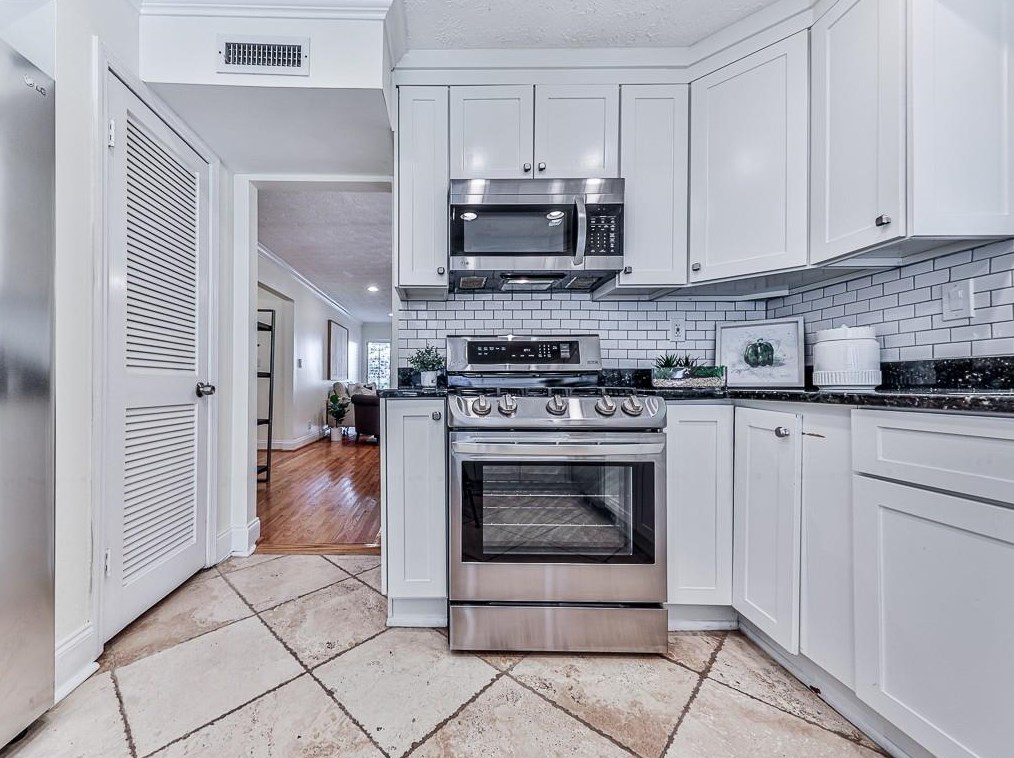 3028 Vinings Ferry Dr, Atlanta GA  30339-4314 exterior