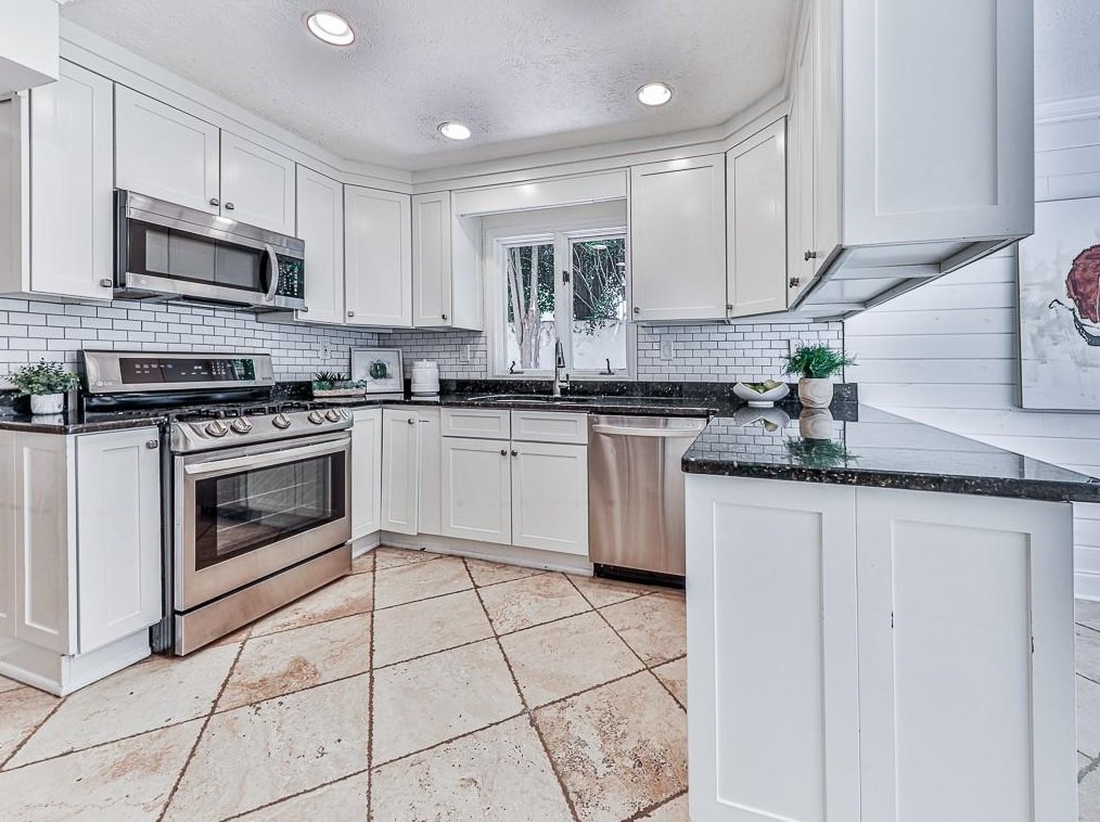 3028 Vinings Ferry Dr, Atlanta GA  30339-4314 exterior
