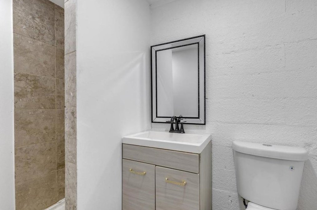 2484 Calvin Ave, Atlanta GA 30344-1001 exterior