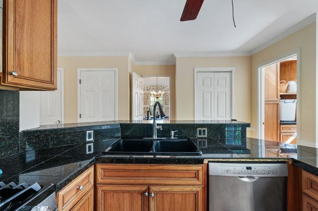 210 Sandtrap Way, Roswell GA  30076-3522 exterior