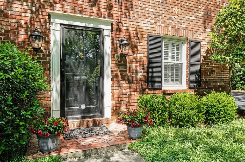 3050 Margaret Mitchell Dr, Atlanta GA  30327-1721 exterior