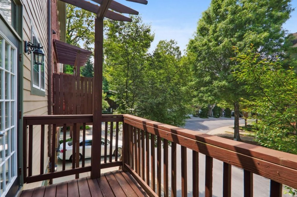 3613 Ashford Creek Dr, Atlanta GA  30319-5053 exterior