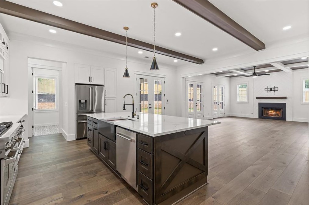 346 Crestview Cir, Roswell GA  30075-3823 exterior