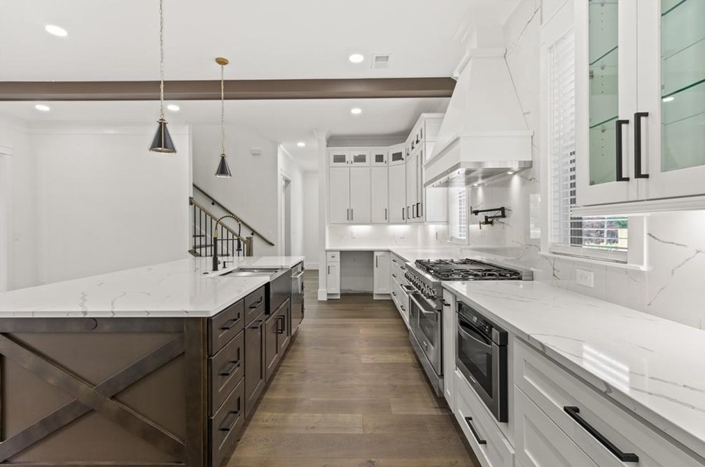346 Crestview Cir, Roswell GA  30075-3823 exterior