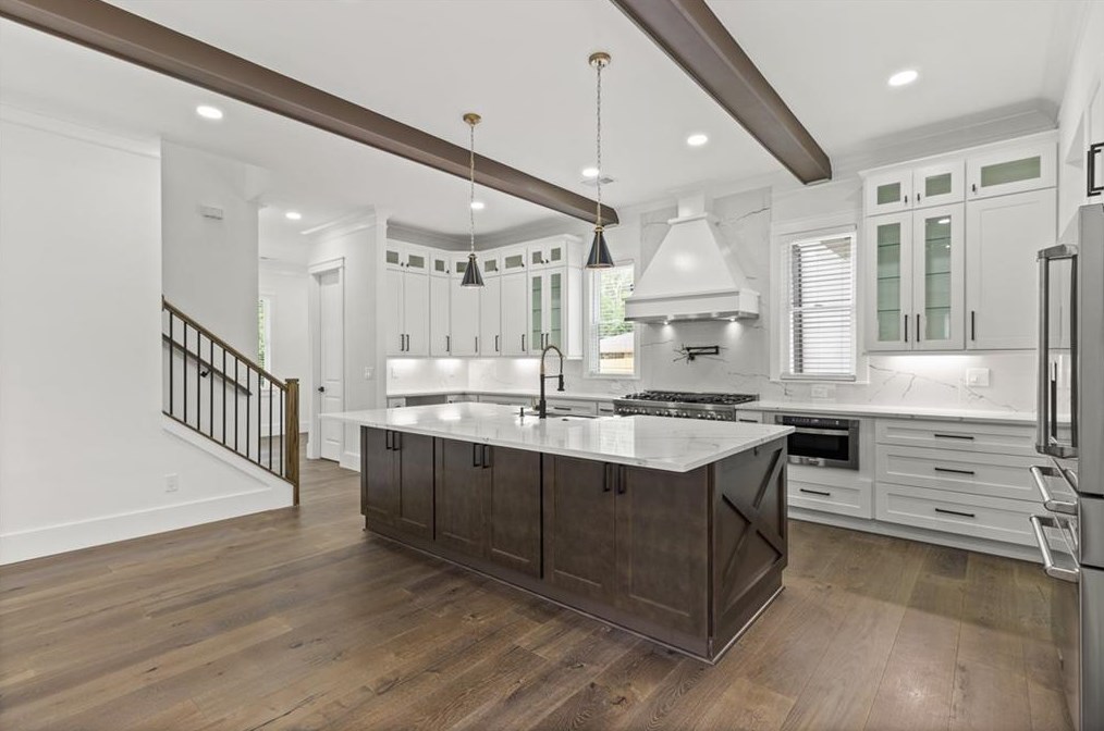 346 Crestview Cir, Roswell GA  30075-3823 exterior