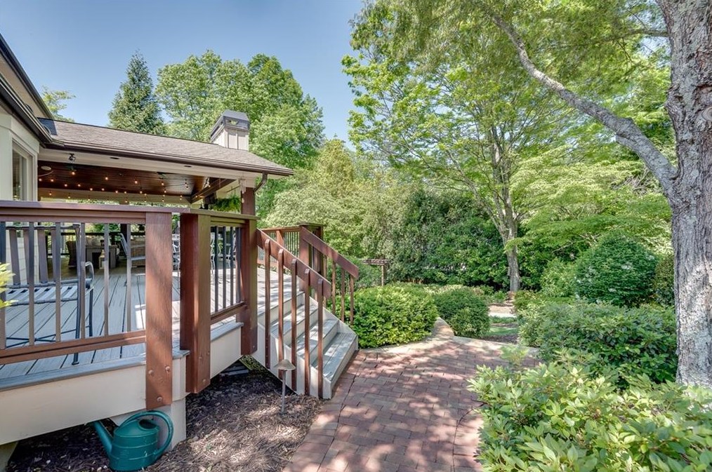 5276 Redfield Rd, Atlanta GA 30338-3722 exterior